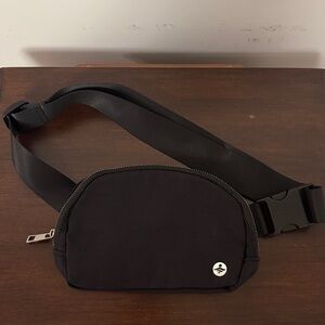 NWT Halara Black Belt Bag